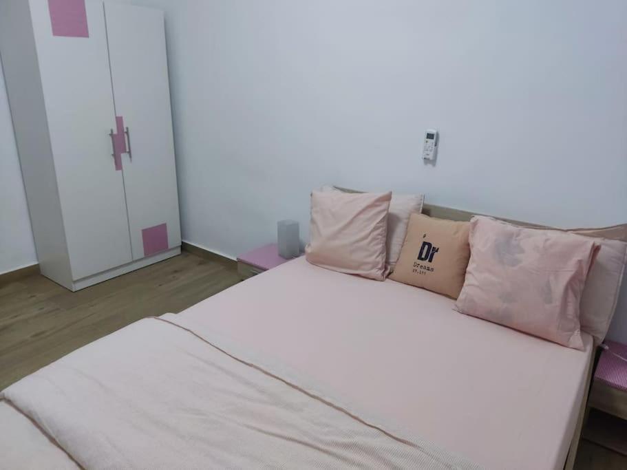 Superbe Appartement Avec Parking Gratuit Et Garde Dakar Bagian luar foto
