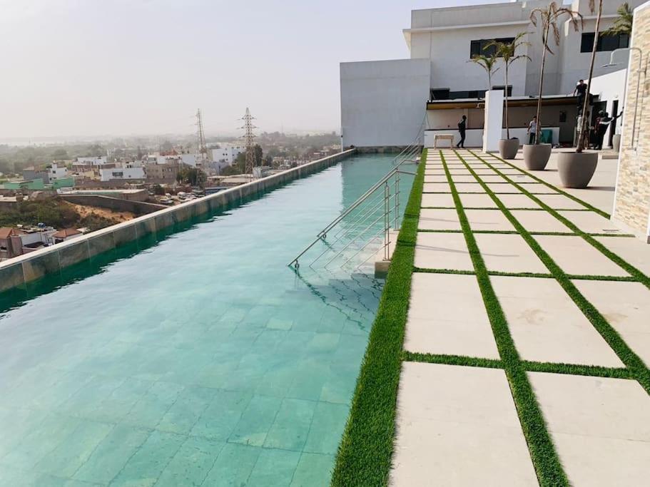 Superbe Appartement Avec Parking Gratuit Et Garde Dakar Bagian luar foto