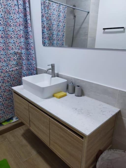 Superbe Appartement Avec Parking Gratuit Et Garde Dakar Bagian luar foto